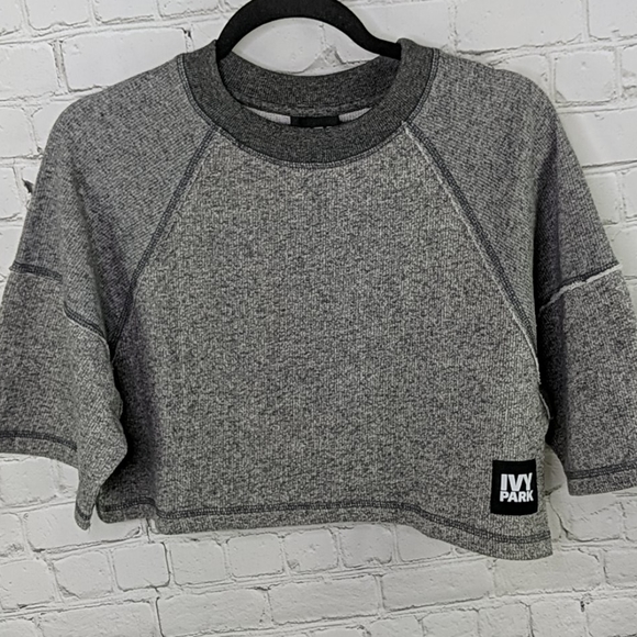 NWT Beyonce's IVY PARK two tone crop top - Picture 3 of 8